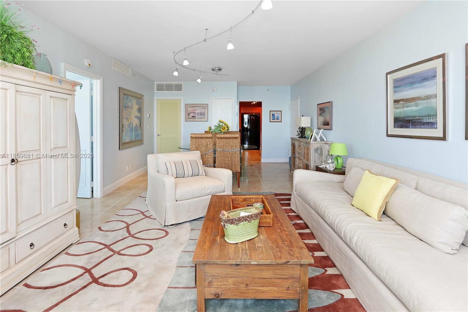 RESIDENCES ON HOLLYWOOD B - Residential