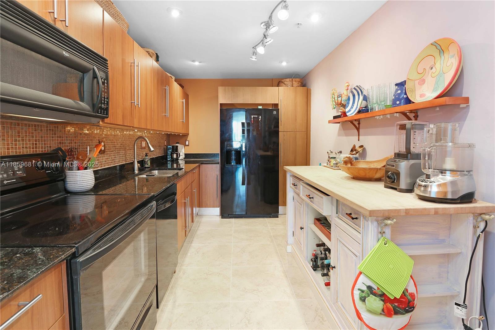 RESIDENCES ON HOLLYWOOD B - Residential