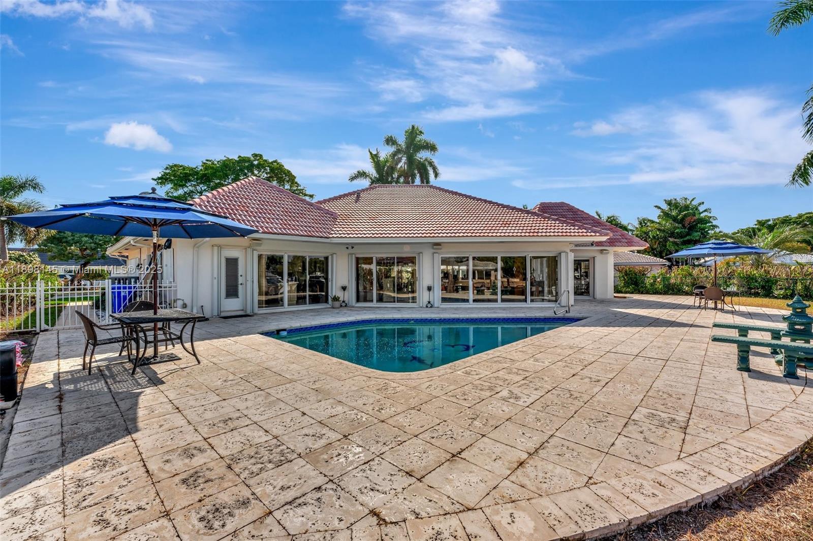 5517 Bayview Dr