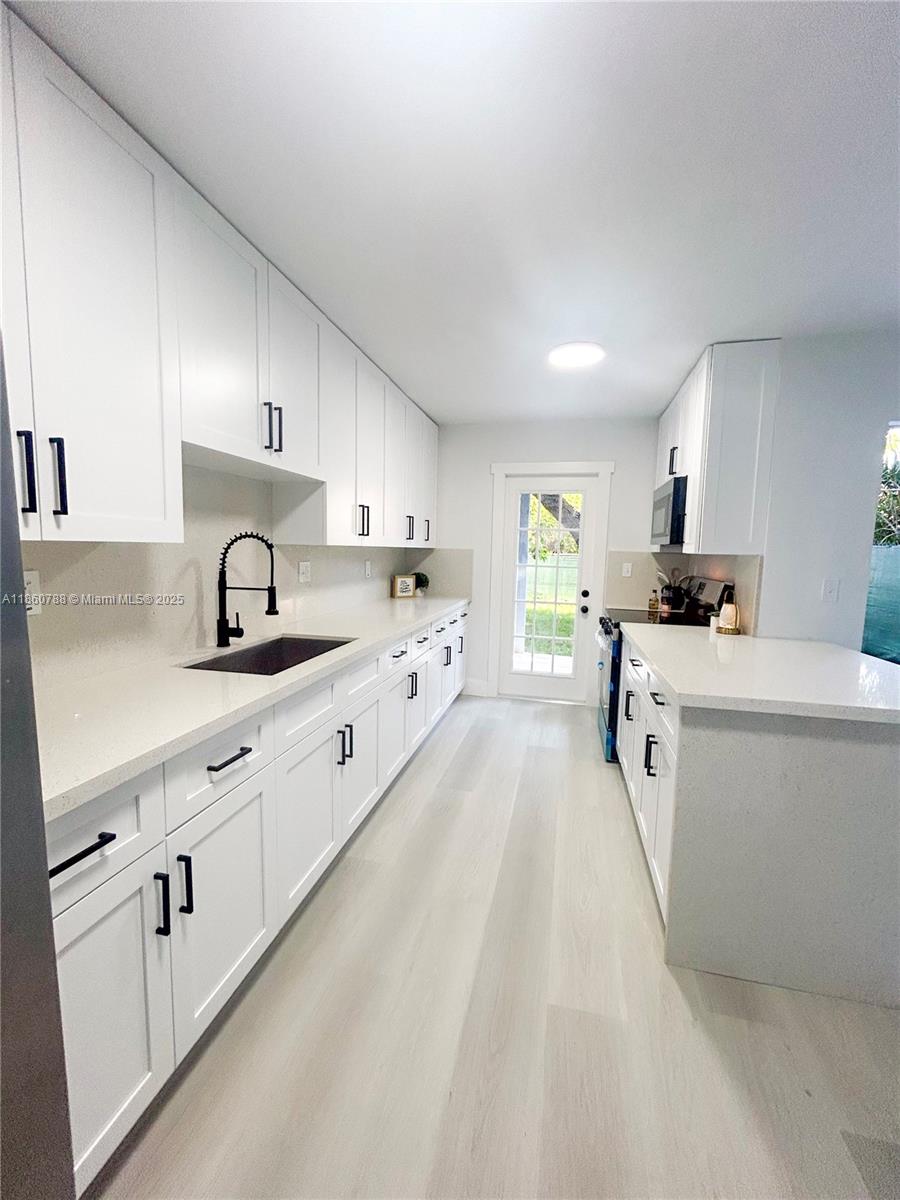 969 W 79th St