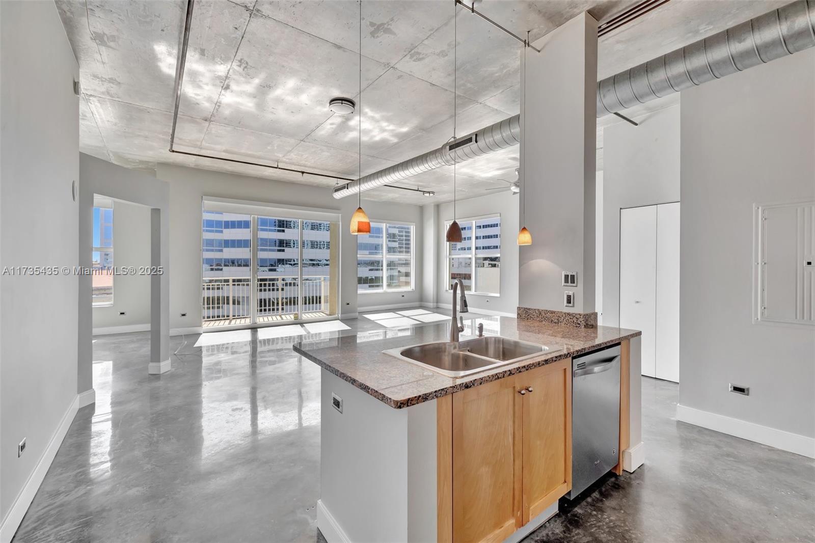 313 NE 2nd St 703