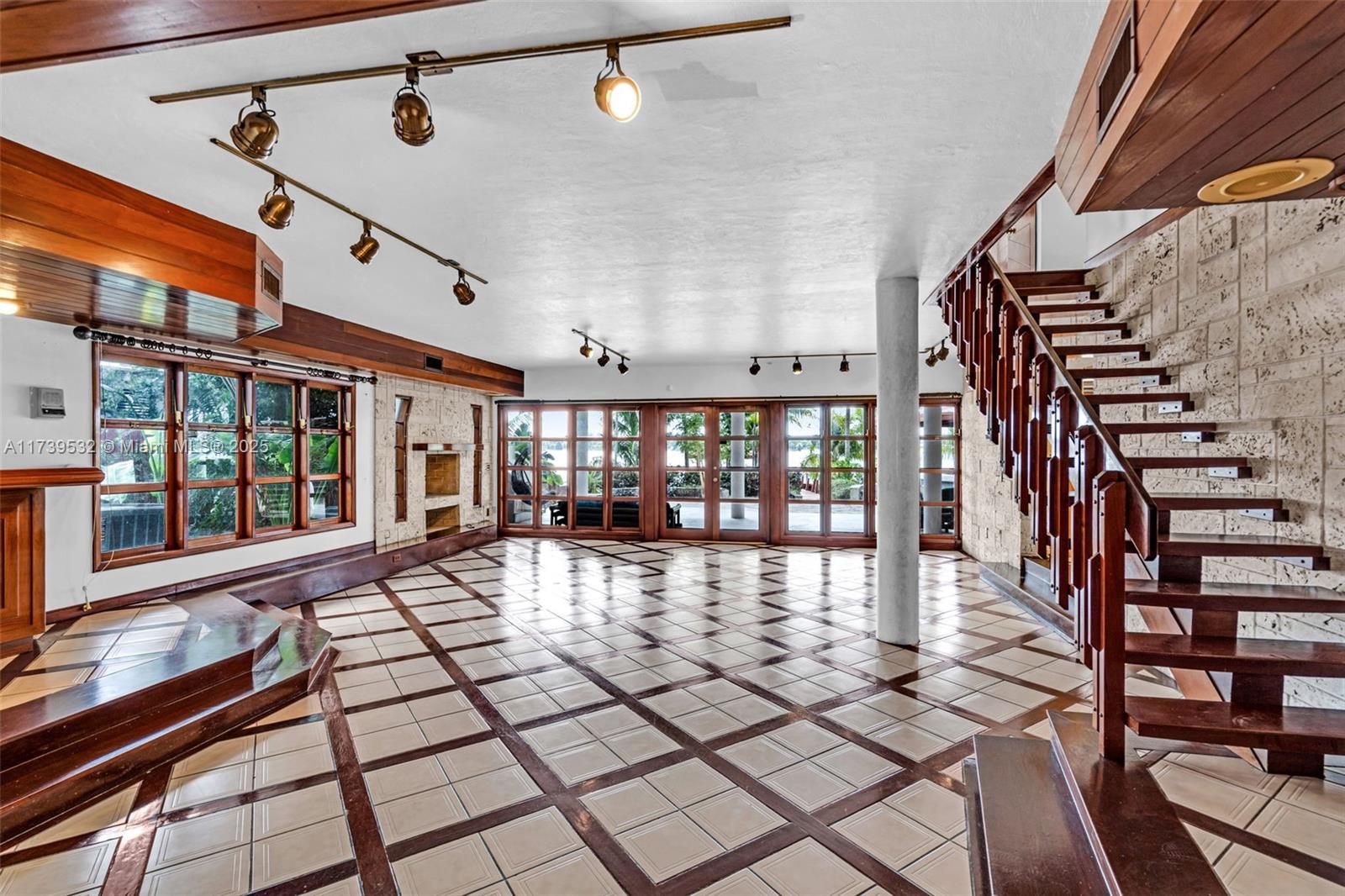 LAKE CATALINA - Residential