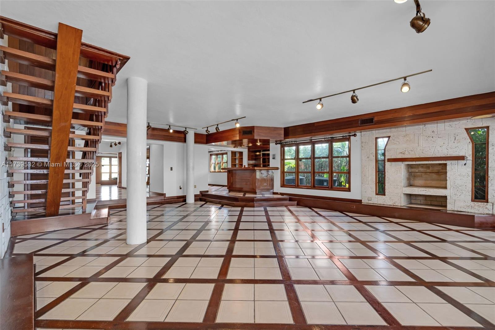 LAKE CATALINA - Residential