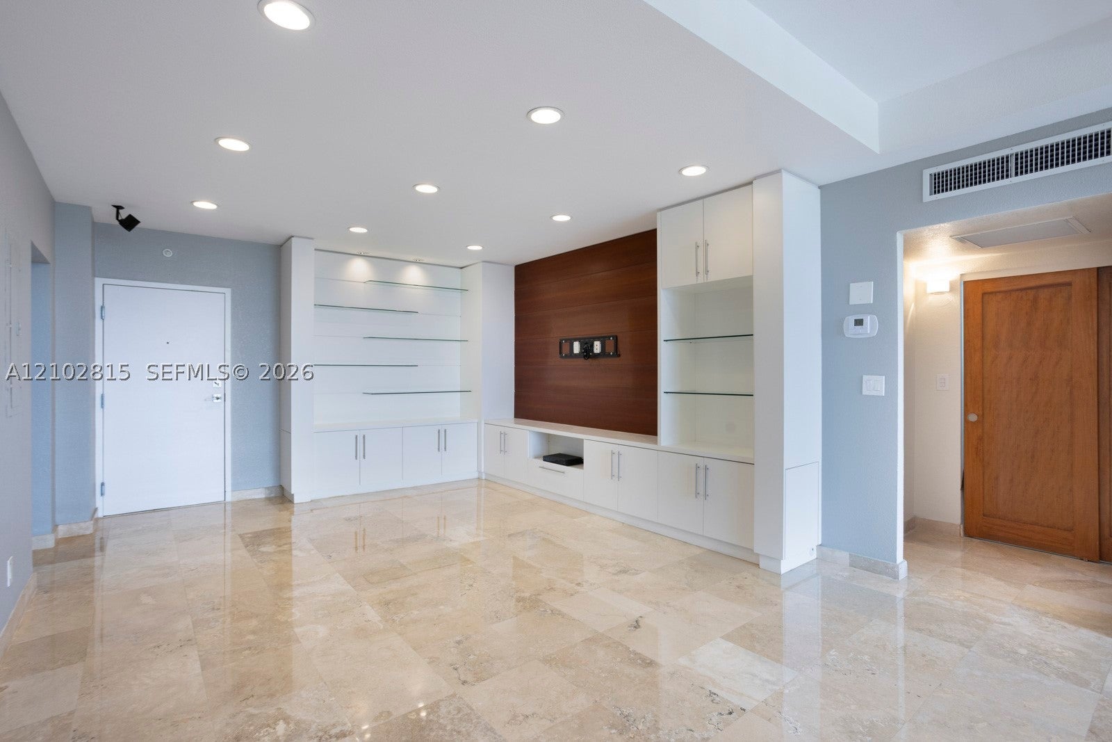 90 Edgewater Dr PH15