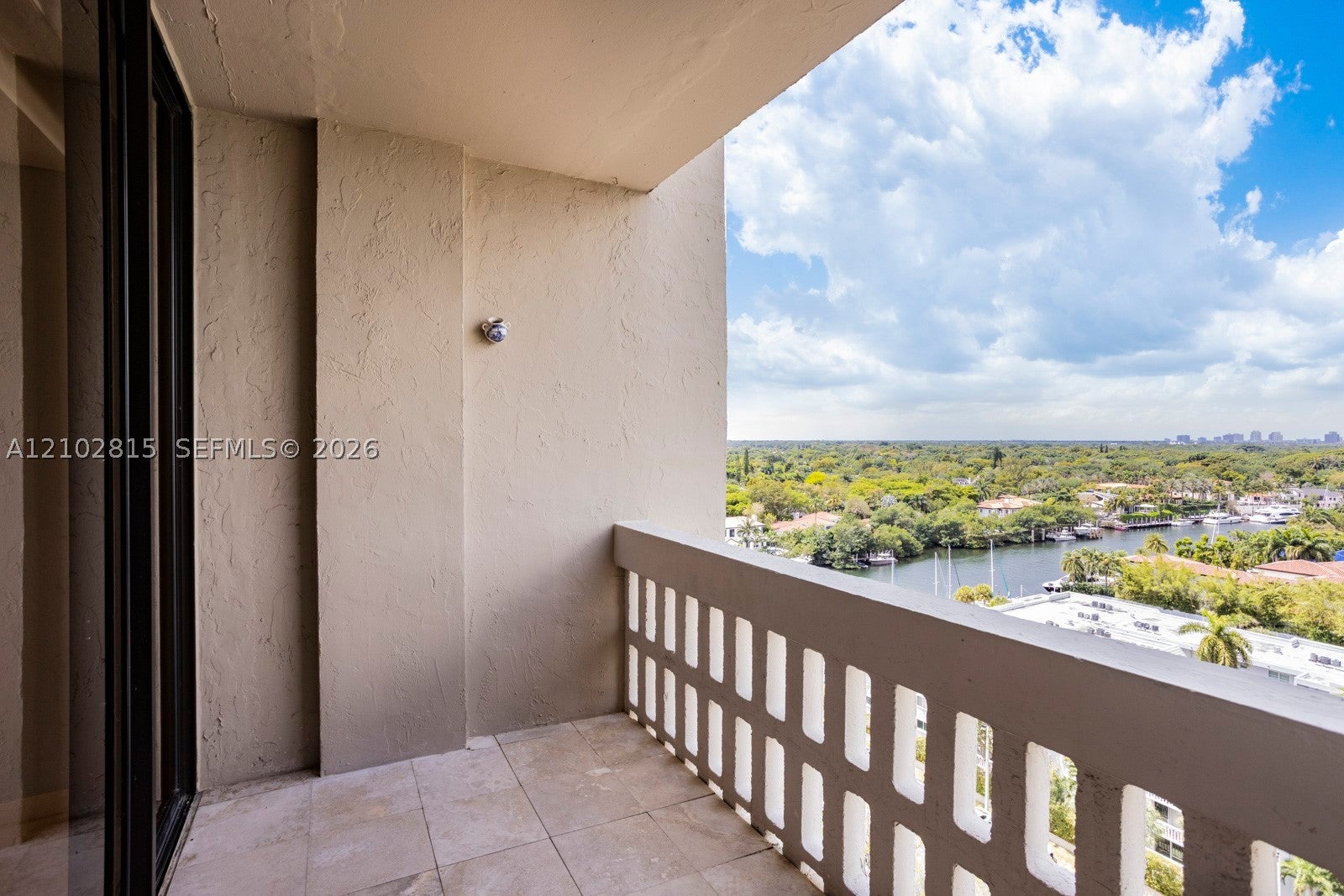 90 Edgewater Dr PH15