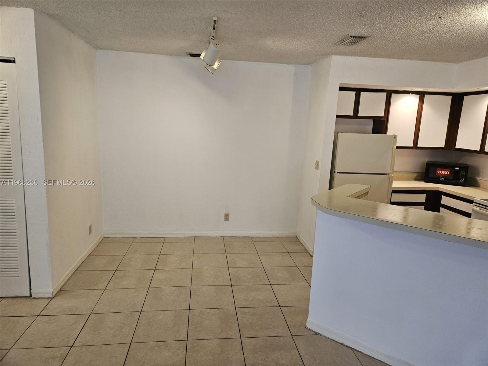 CORAL KEY CONDO - Residential Lease