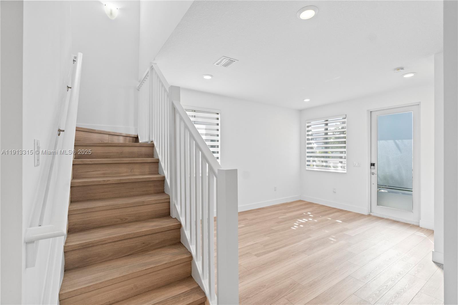 LANDMARK AT DORAL CENTRAL - Residential Lease