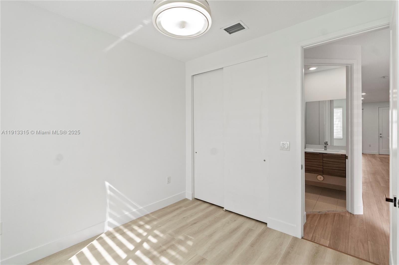 LANDMARK AT DORAL CENTRAL - Residential Lease