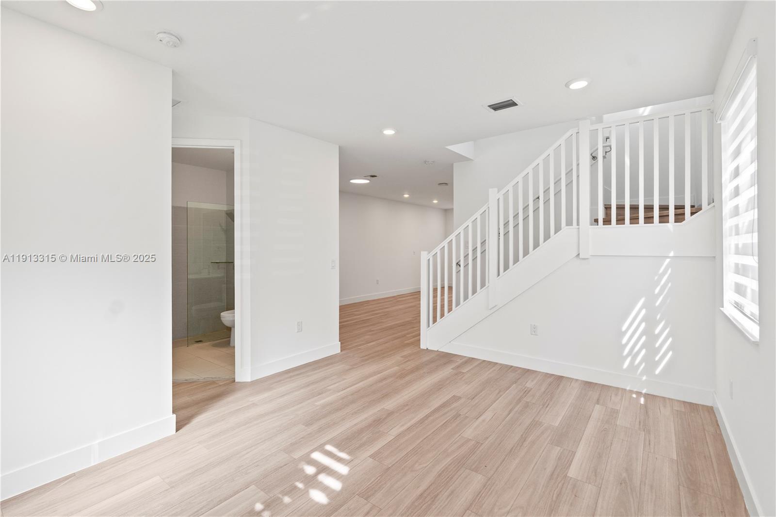 LANDMARK AT DORAL CENTRAL - Residential Lease