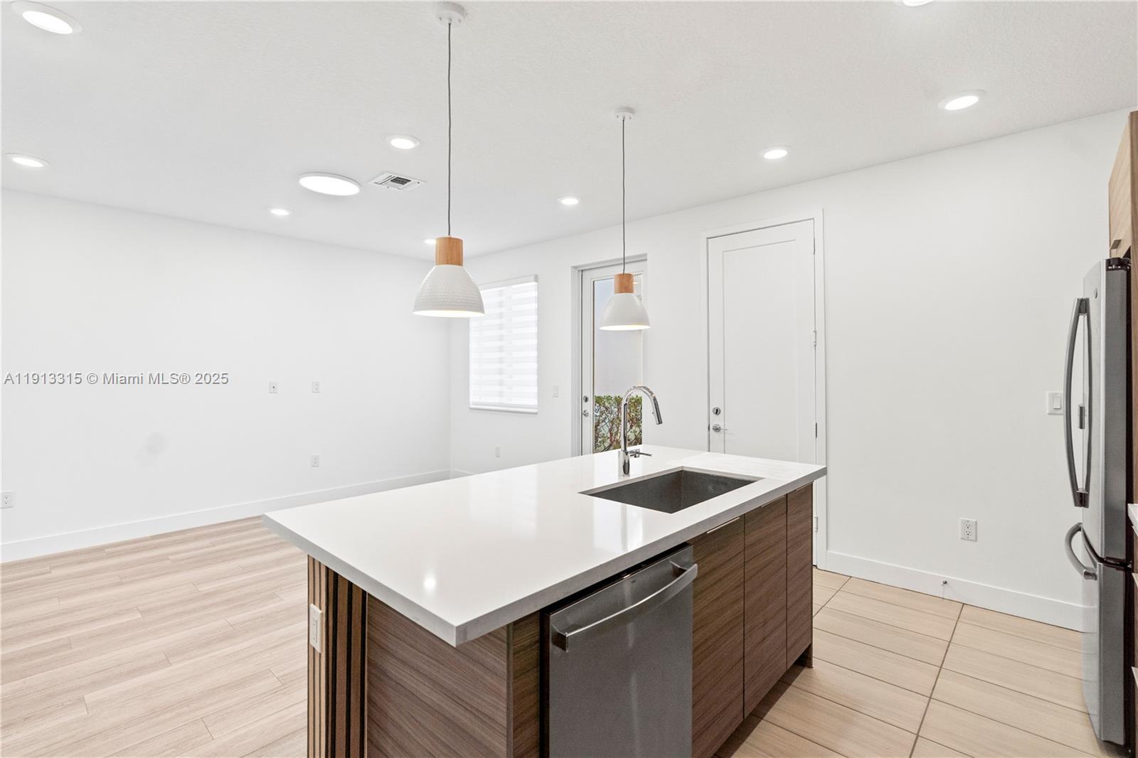 LANDMARK AT DORAL CENTRAL - Residential Lease