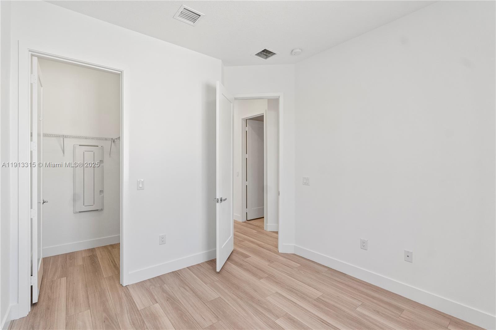 LANDMARK AT DORAL CENTRAL - Residential Lease