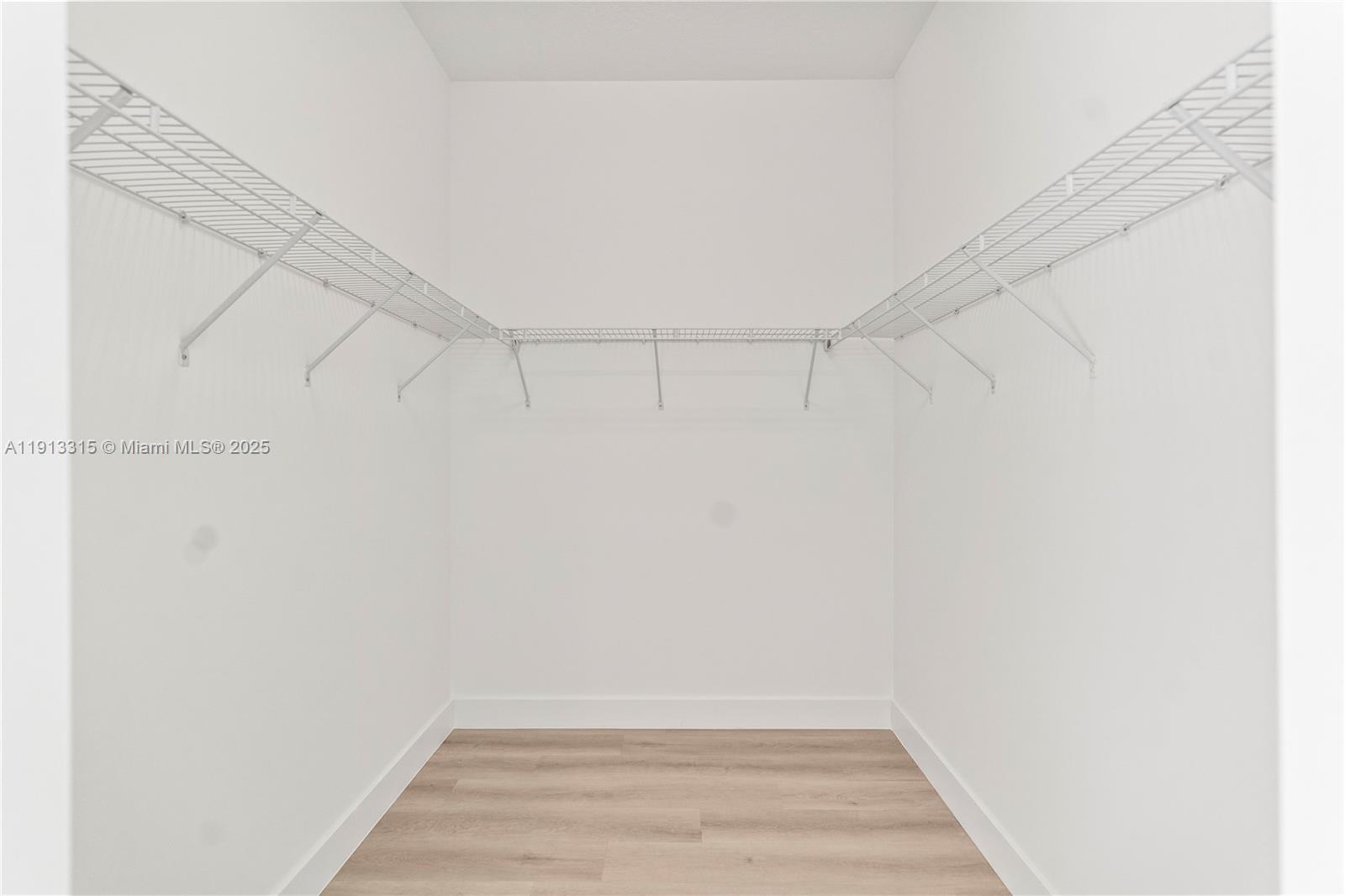 LANDMARK AT DORAL CENTRAL - Residential Lease