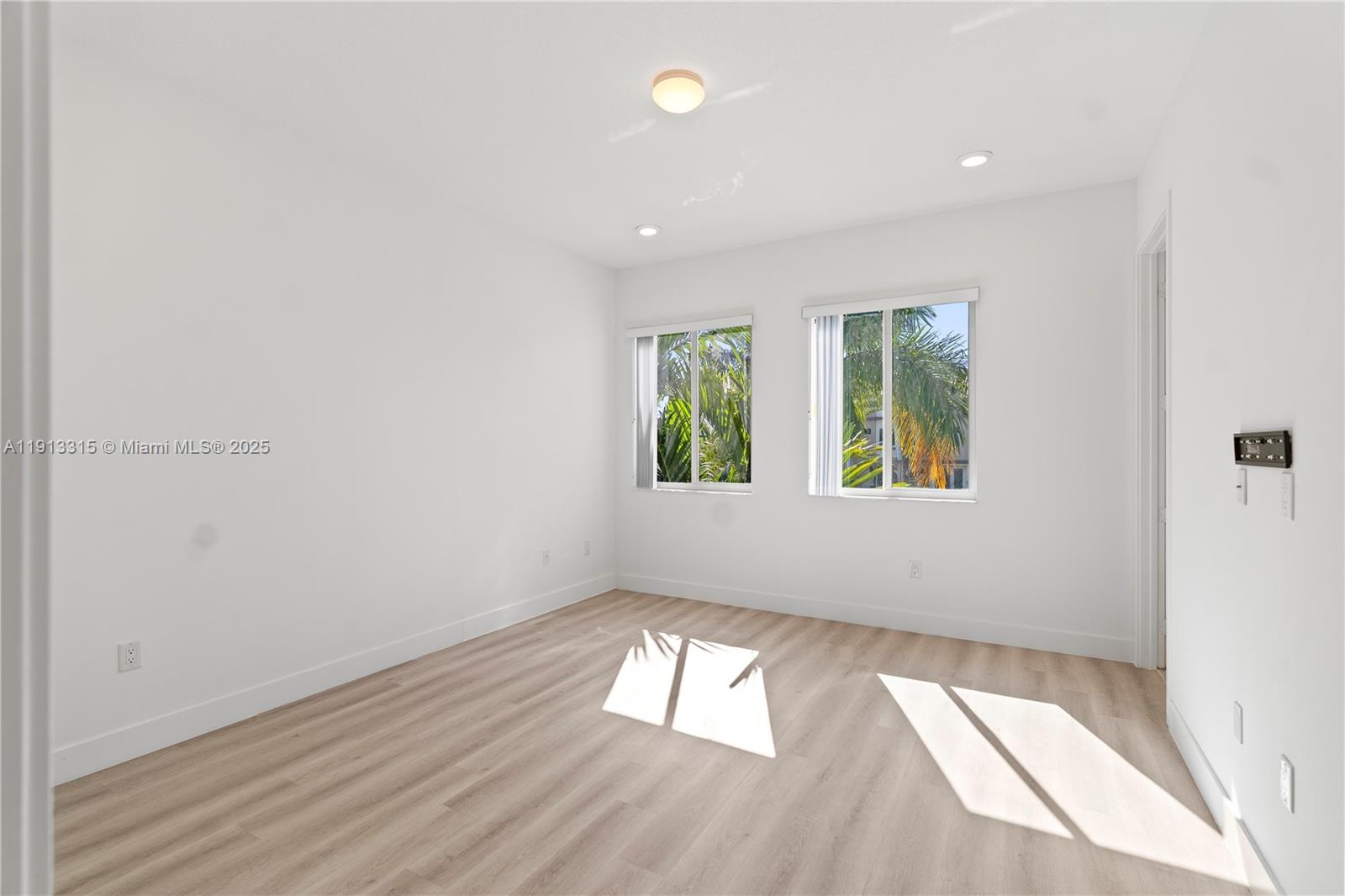 LANDMARK AT DORAL CENTRAL - Residential Lease