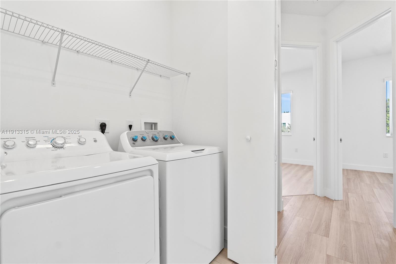 LANDMARK AT DORAL CENTRAL - Residential Lease