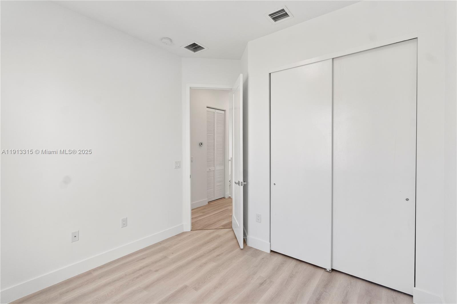 LANDMARK AT DORAL CENTRAL - Residential Lease