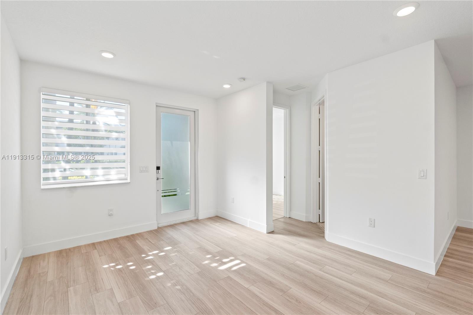 LANDMARK AT DORAL CENTRAL - Residential Lease