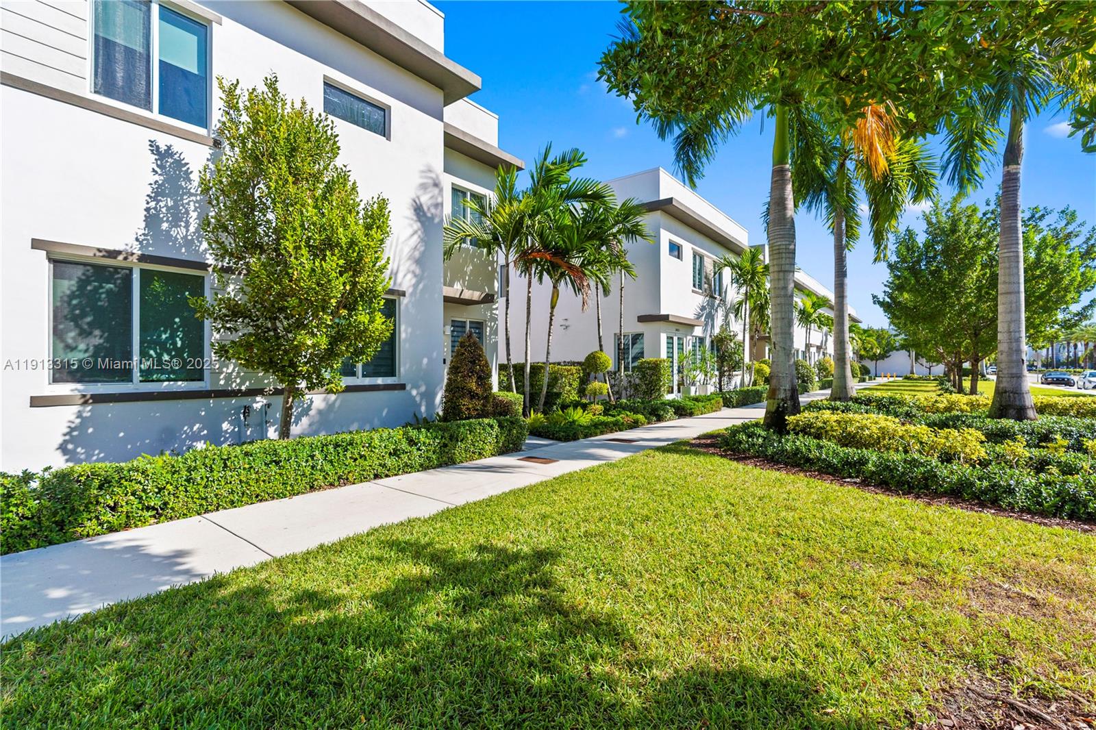 LANDMARK AT DORAL CENTRAL - Residential Lease