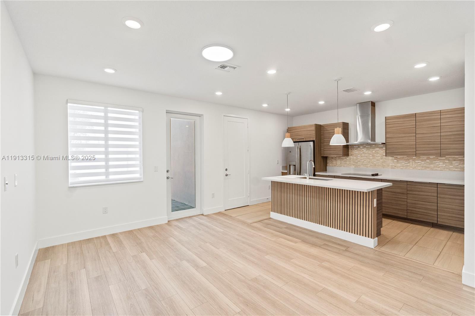 LANDMARK AT DORAL CENTRAL - Residential Lease