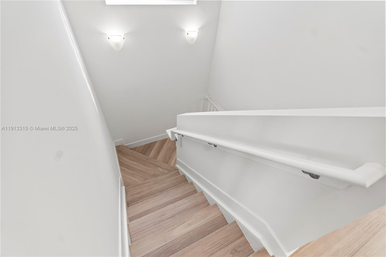 LANDMARK AT DORAL CENTRAL - Residential Lease