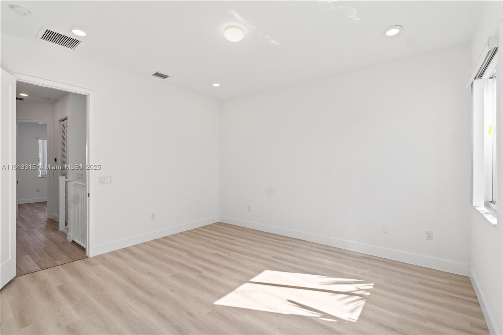 LANDMARK AT DORAL CENTRAL - Residential Lease