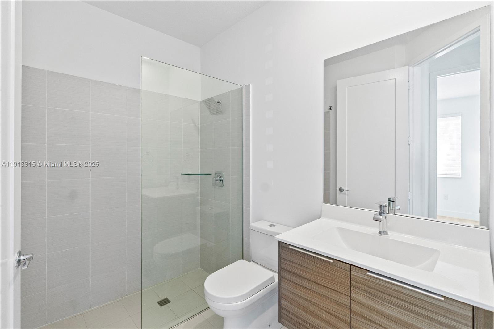 LANDMARK AT DORAL CENTRAL - Residential Lease