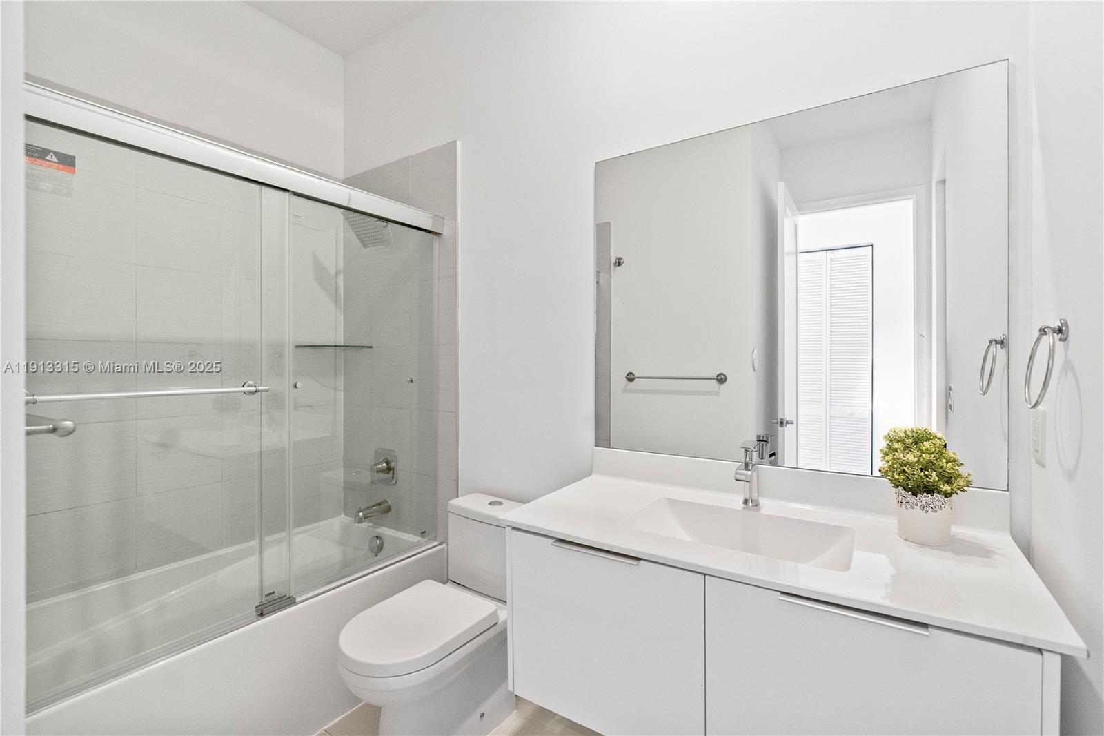 LANDMARK AT DORAL CENTRAL - Residential Lease