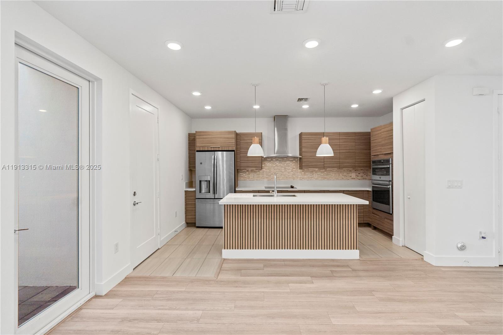 LANDMARK AT DORAL CENTRAL - Residential Lease