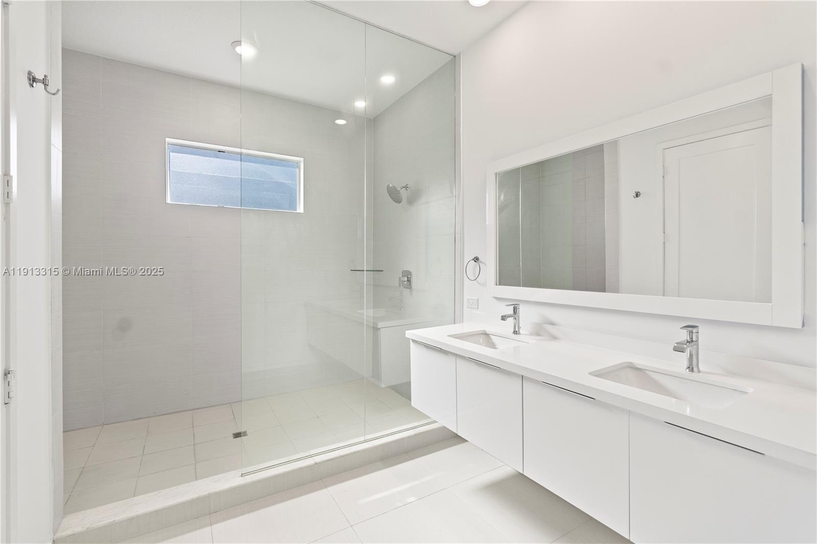 LANDMARK AT DORAL CENTRAL - Residential Lease