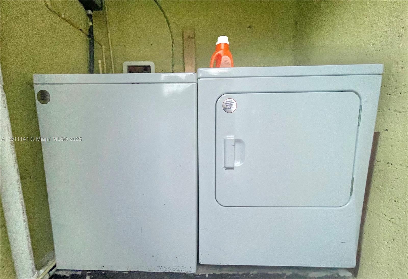 SUNKIST GROVE - Residential Lease