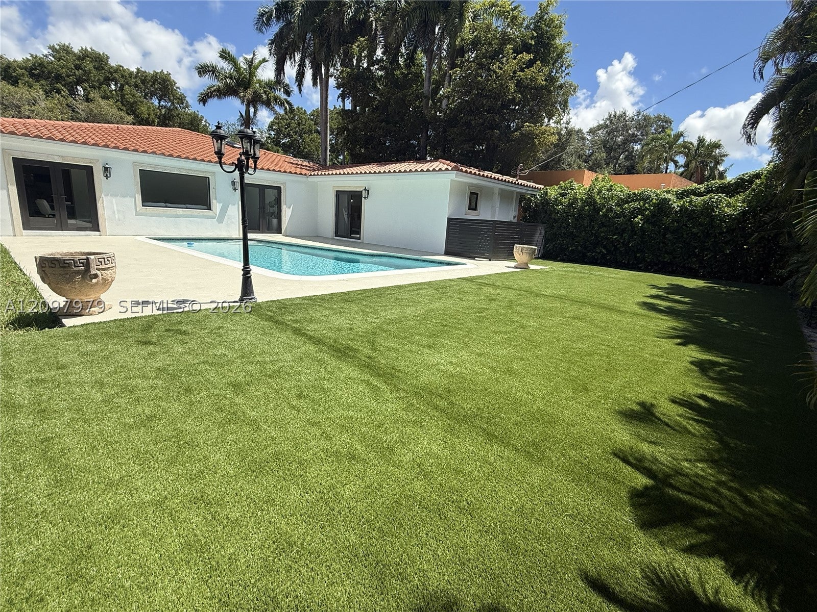 1320 Alhambra Cir