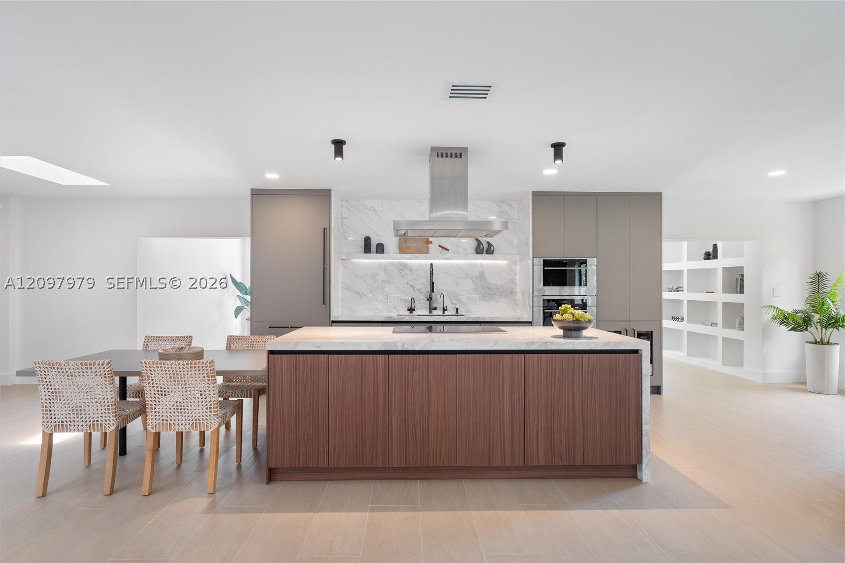 1320 Alhambra Cir