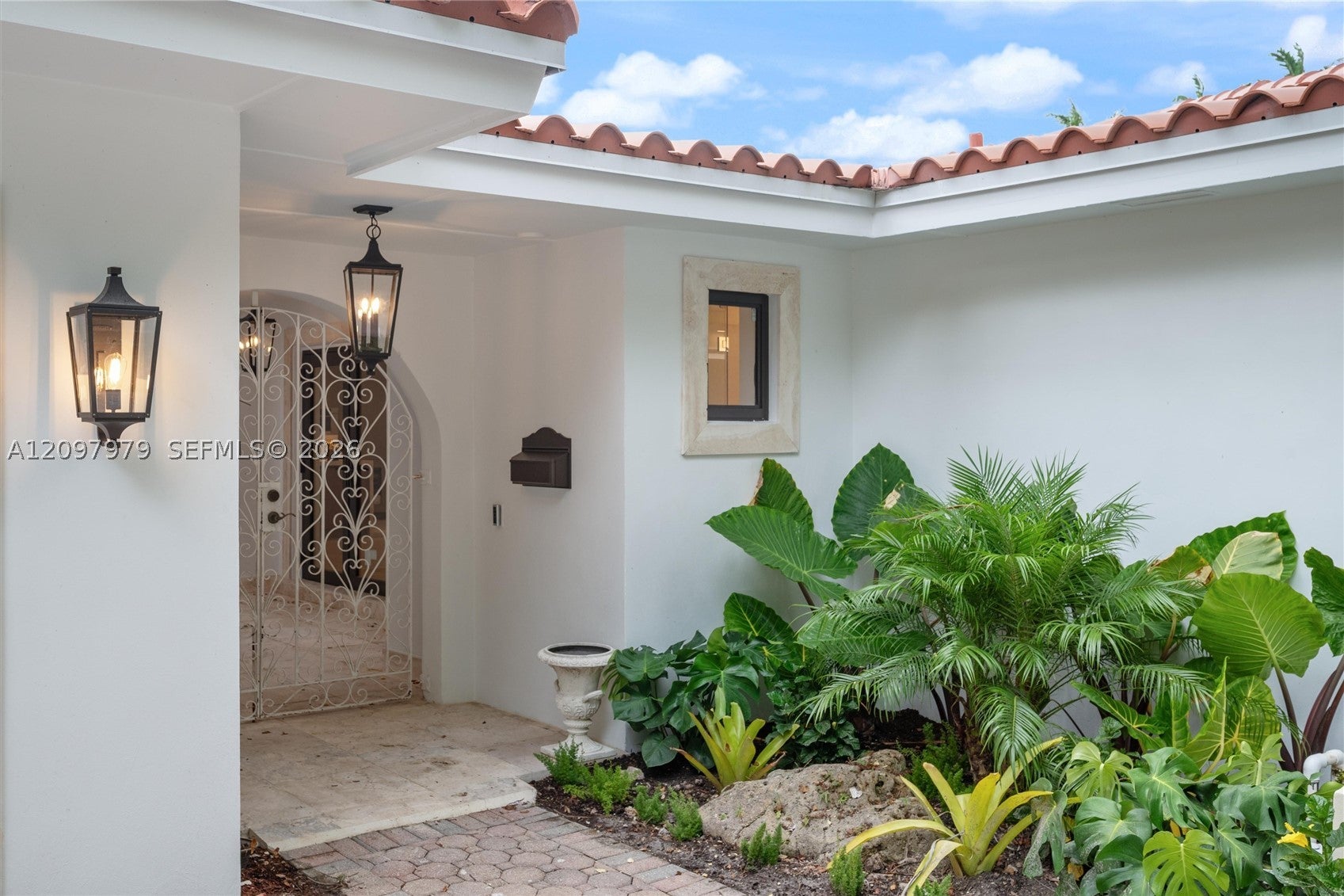 1320 Alhambra Cir