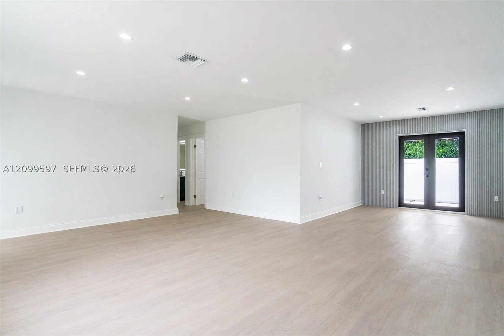 10 NW 100th St