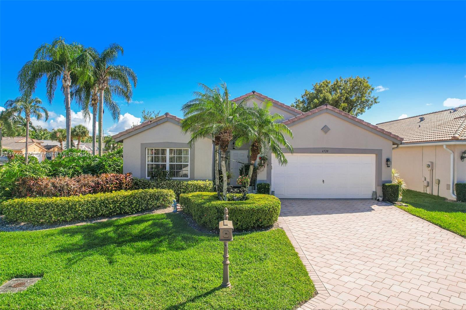 This CORNER LOT home is equipped with High vaulted ceilings, a fully remodeled kitchen, and a beautiful sunroom overlooking a plush garden. The large master suite has two walk-in closets and an En-suite bath with a roman tub, his and hers sinks, and a shower. The community is rich in activities and social clubs such as a men's club, women's club, and a drama club that all convene in the elegant clubhouse. The clubhouse also features a heated pool, jacuzzi, billiard room, tennis courts, pickleball courts and so much more! The community also has an incredible golf course and provides cable, trash, and full landscaping. DONT WAIT! SCHEDULE YOUR SHOWING NOW!
