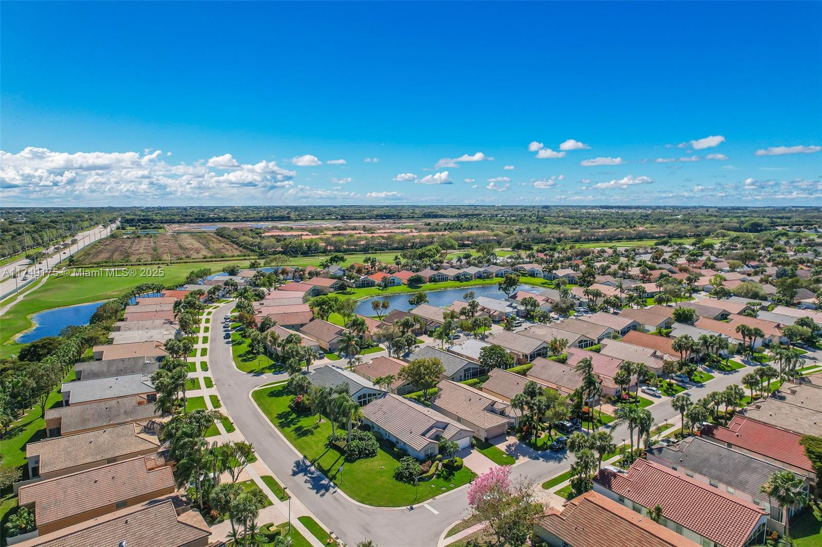 LAKERIDGE GREENS AT PIPER - Residential