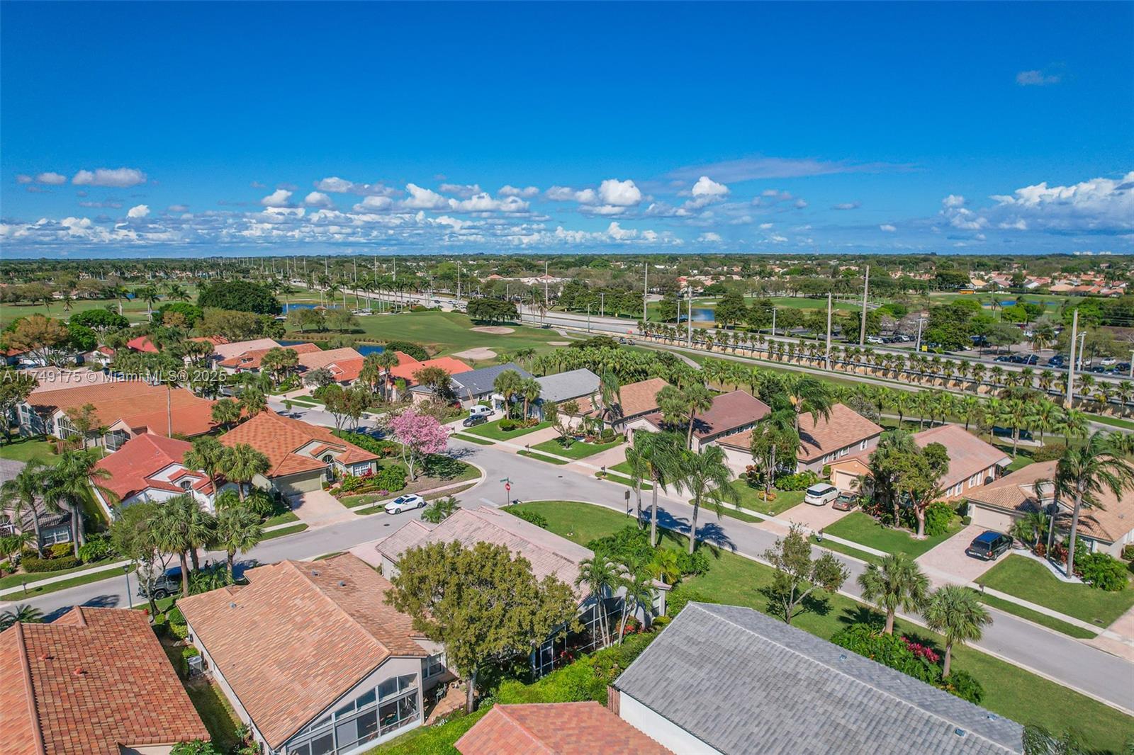 LAKERIDGE GREENS AT PIPER - Residential