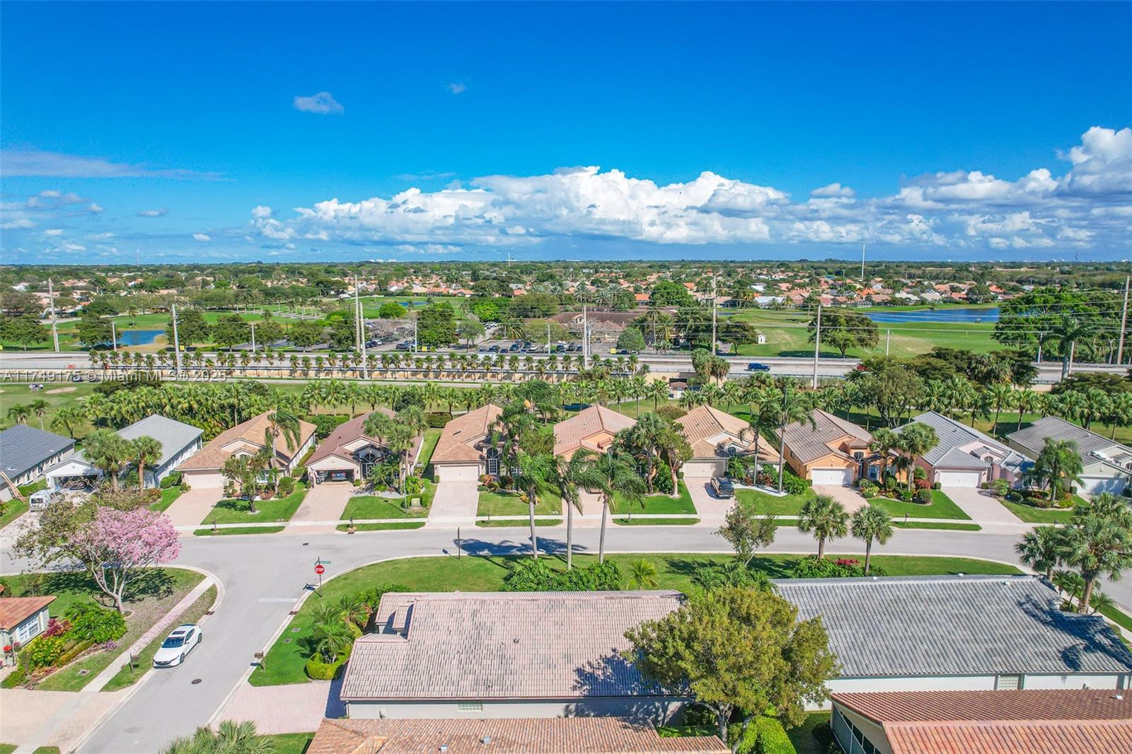 LAKERIDGE GREENS AT PIPER - Residential