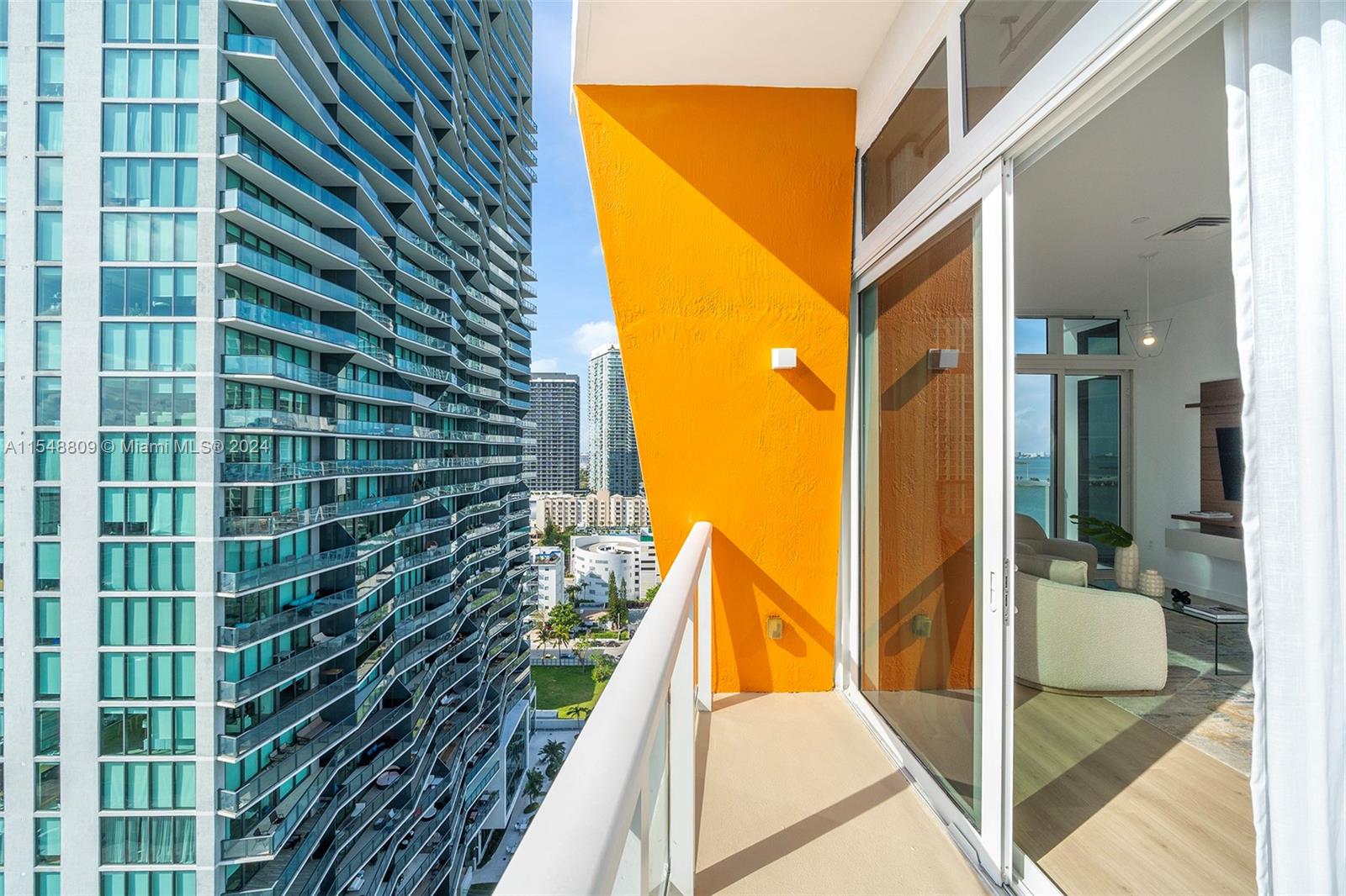 THE CRIMSON CONDO - Residential