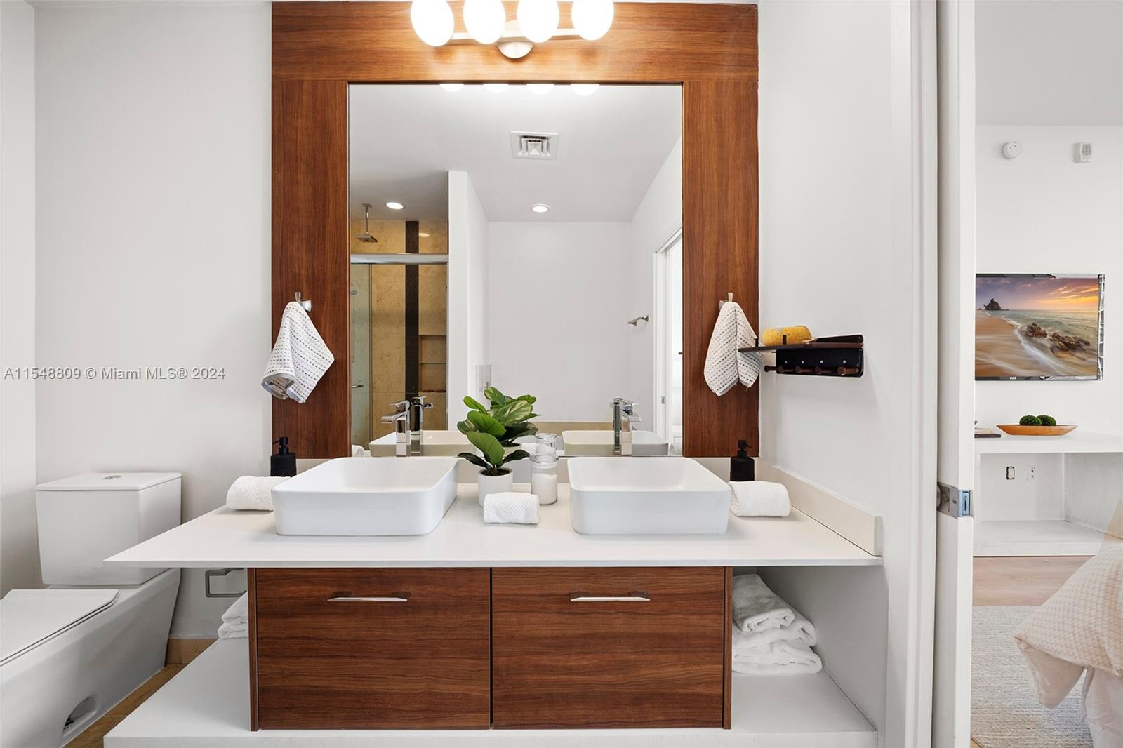 THE CRIMSON CONDO - Residential