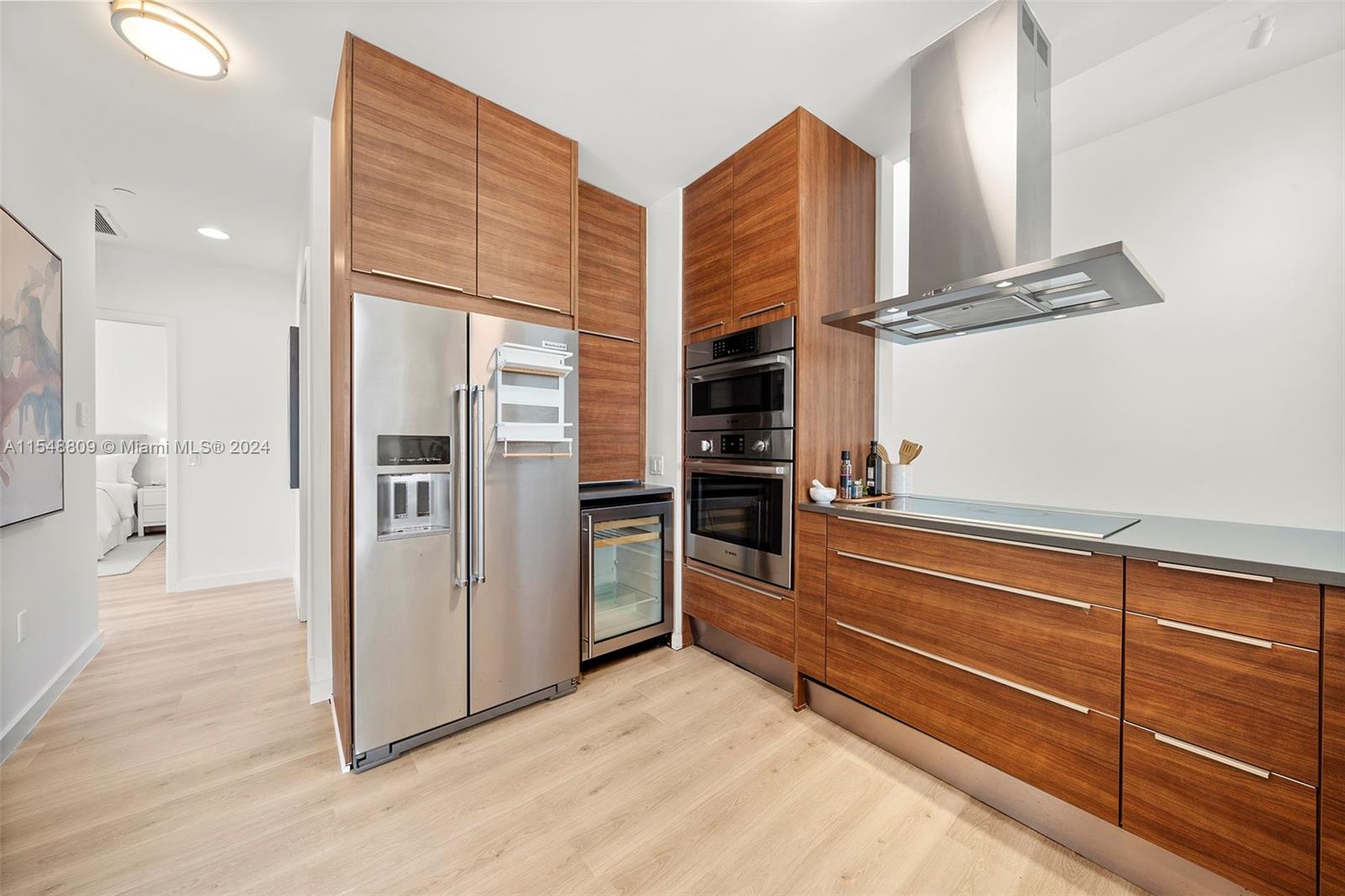 THE CRIMSON CONDO - Residential