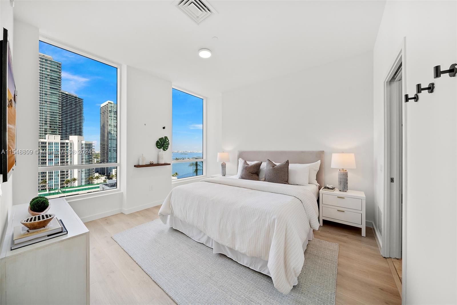 THE CRIMSON CONDO - Residential
