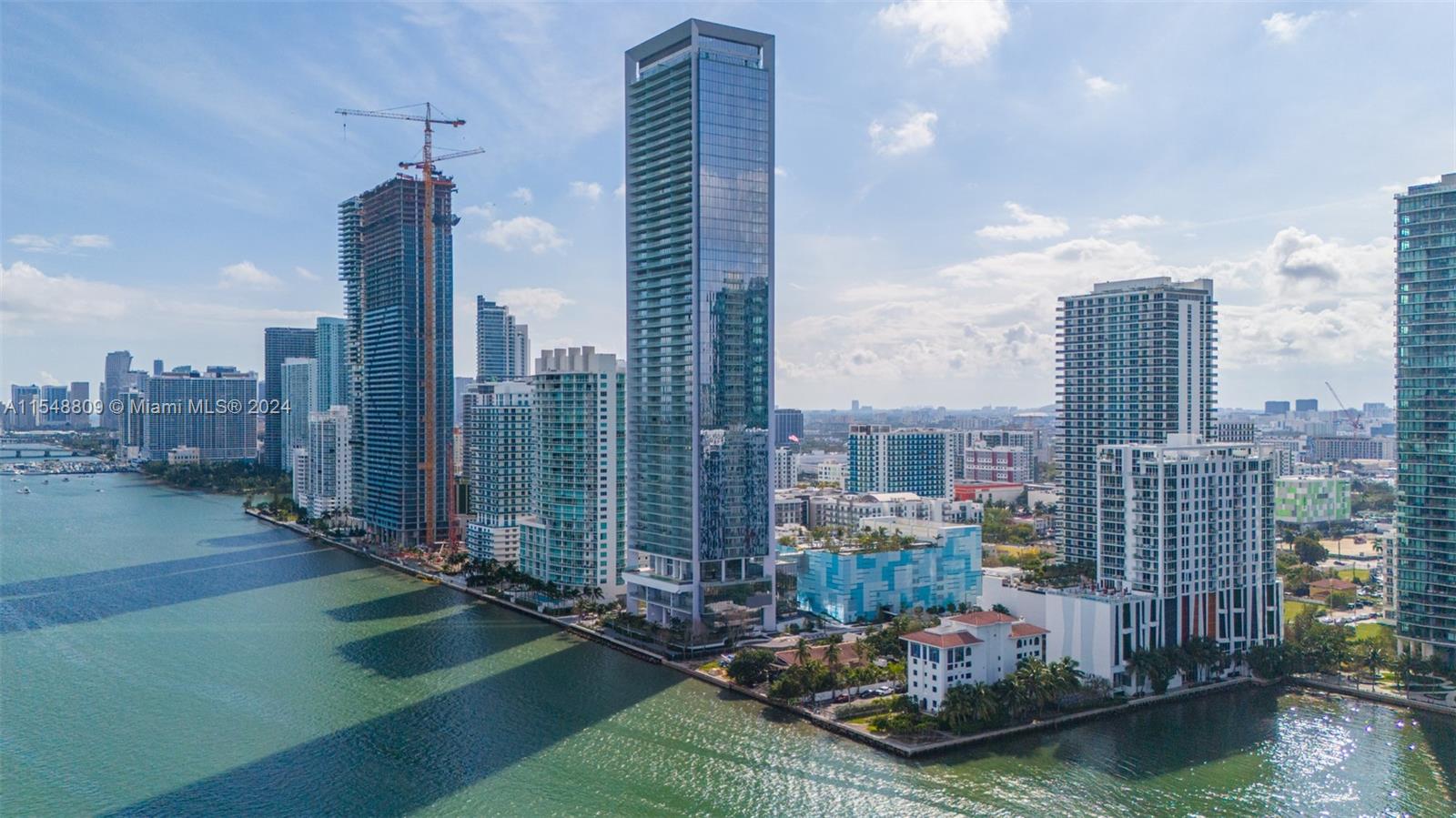 THE CRIMSON CONDO - Residential