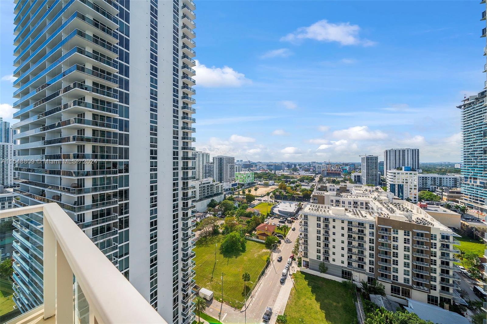 THE CRIMSON CONDO - Residential