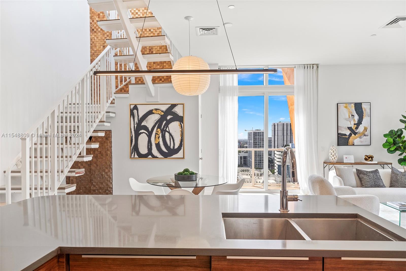 THE CRIMSON CONDO - Residential