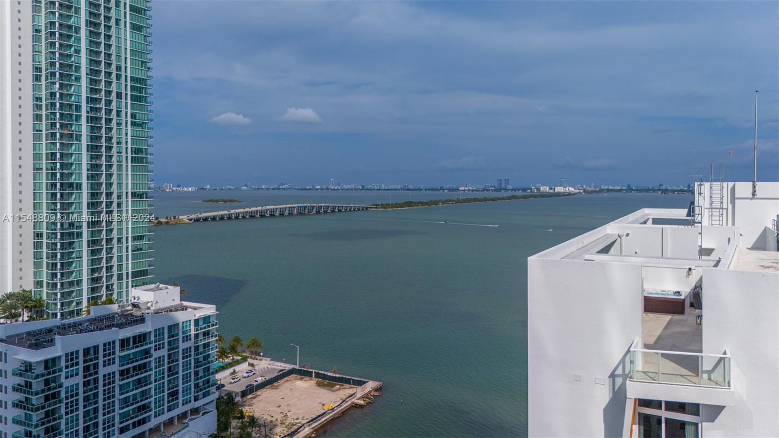 THE CRIMSON CONDO - Residential