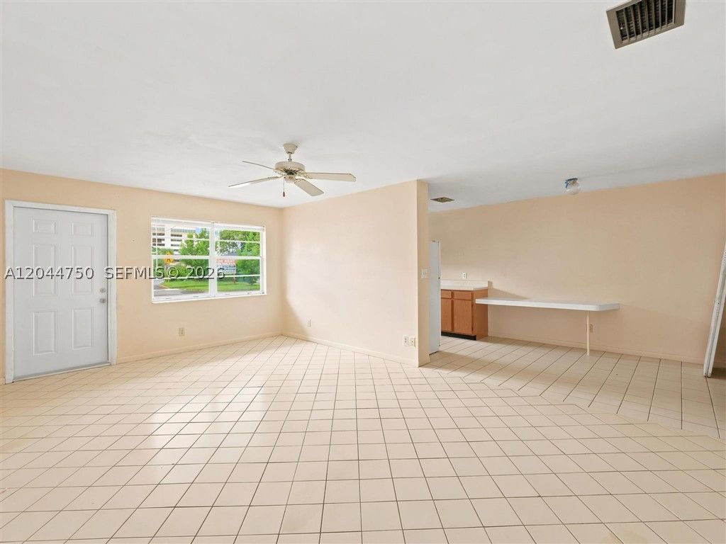Photo of 211 SE 10th St, Hallandale Beach, FL 33009 (MLS # A12044750)