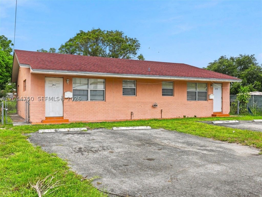 Photo of 211 SE 10th St, Hallandale Beach, FL 33009 (MLS # A12044750)