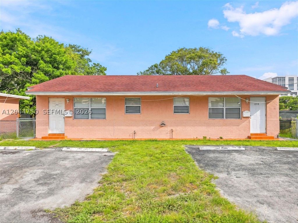 Photo of 211 SE 10th St, Hallandale Beach, FL 33009 (MLS # A12044750)