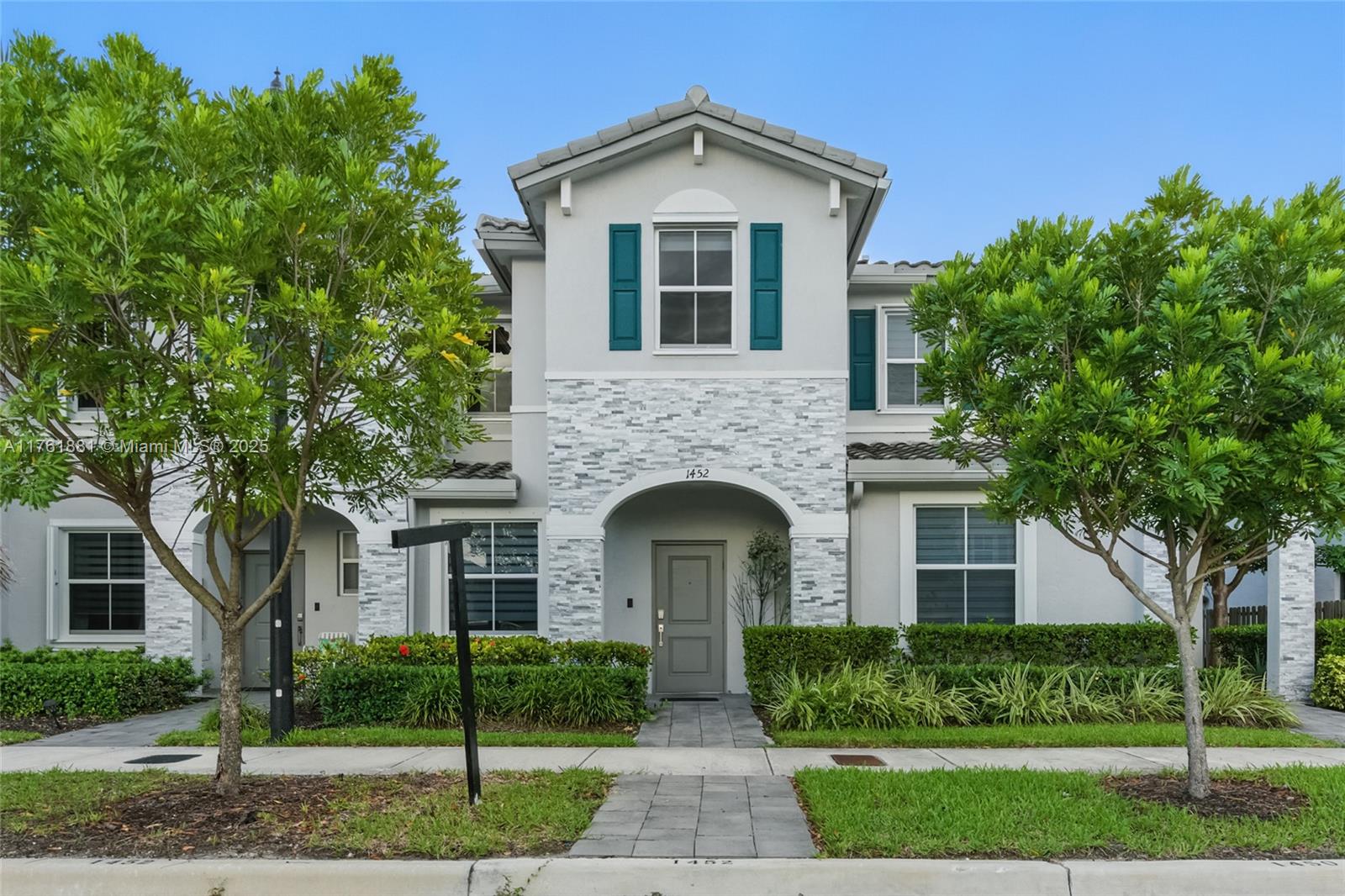 Rental Property at 1452 Se 26th Ter, Homestead, Miami-Dade County, Florida - Bedrooms: 3 
Bathrooms: 3  - $2,600 MO.