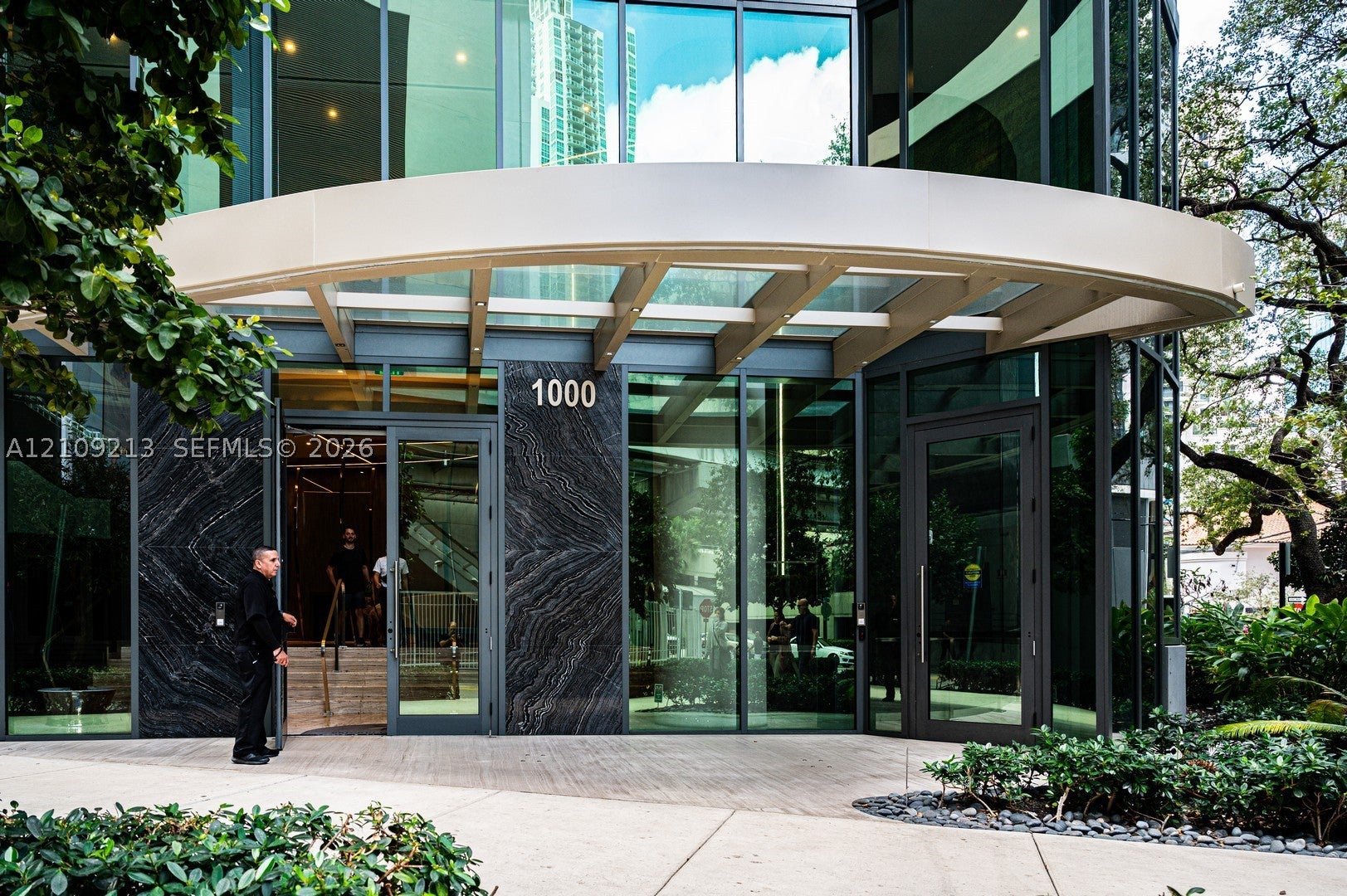 1000 Brickell Plz 1806